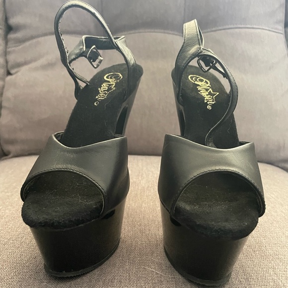 Kiss-209 Black Pleaser Sandals 6” Size 7 - Picture 2 of 7